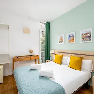 Centro 2*, Barcelona España